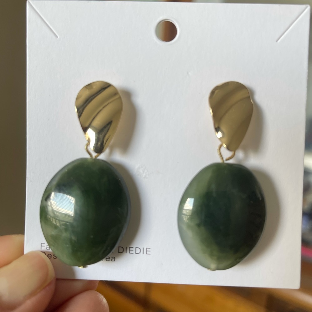 Korean emerald drop earring, gold setting